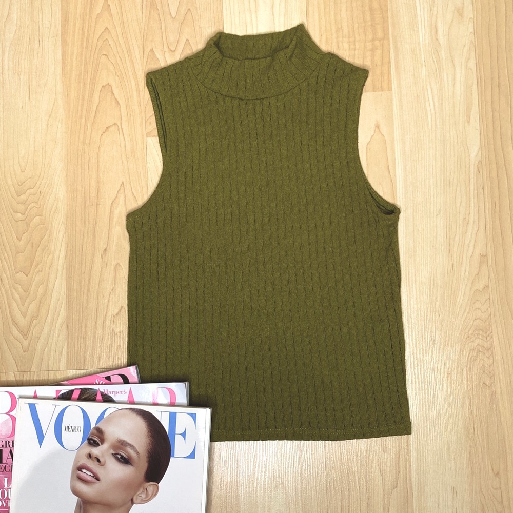 Sleeveless mock neck top
